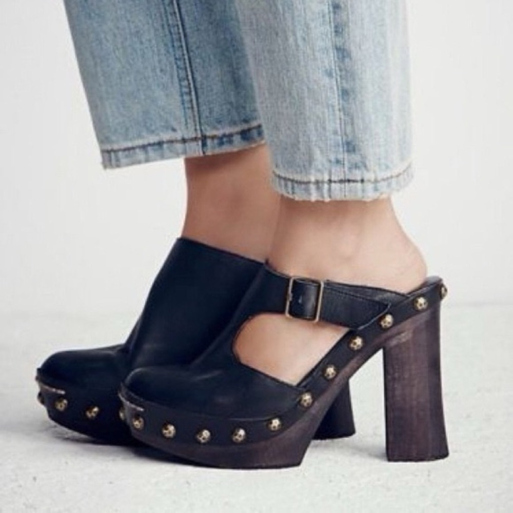 FREE PEOPLE Black Leather Wood Wonders Clogs Shoes Platform Size 10 40 Boho